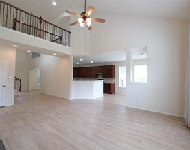 12802 Flat Creek Dr in Pearland, TX - Building Photo - Building Photo