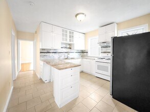 24 Montvale St, Unit 2 in Boston, MA - Building Photo - Building Photo