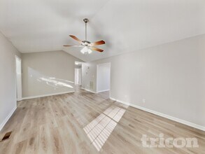 149 Cambridge Elm Dr in Clayton, NC - Foto de edificio - Building Photo