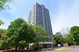 10 Walmer Road in Toronto, ON - Building Photo