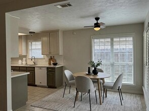 225 Karten Ln in College Station, TX - Building Photo - Building Photo