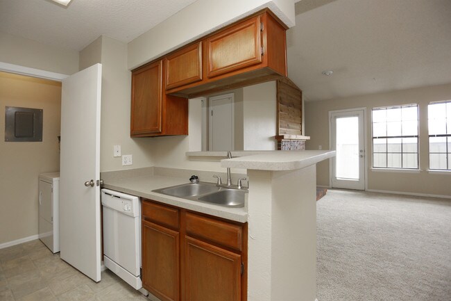 Quail Run Apartments in Colorado Springs, CO - Building Photo - Interior Photo