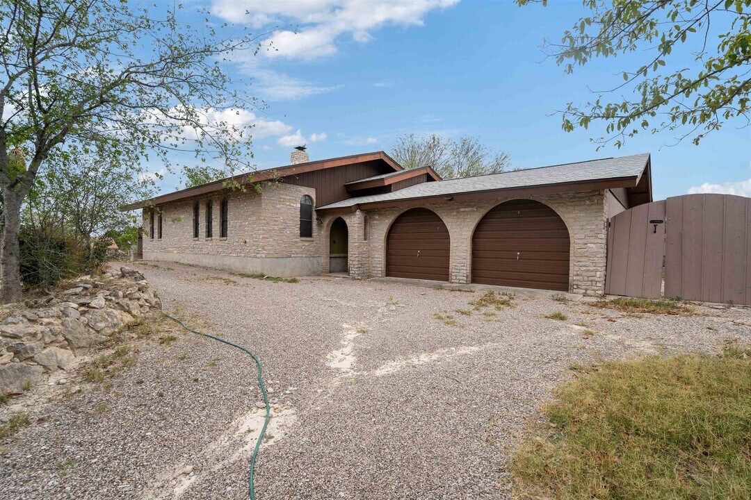 136 Rhonda St in Del Rio, TX - Building Photo