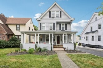 82 Elmwood Rd in Verona, NJ - Building Photo - Building Photo