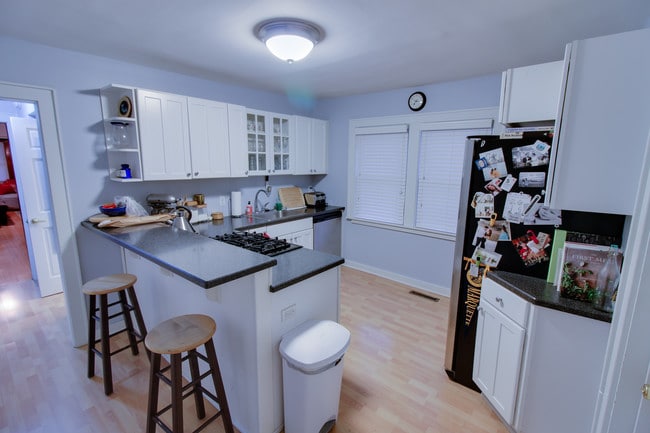 1621 N Astor St, Unit Lower