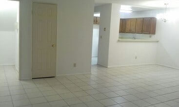 132 S Adams St, Unit 212 in Glendale, CA - Building Photo - Building Photo