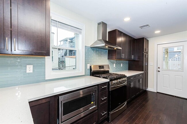 29 Albion St, Unit #1 in Somerville, MA - Building Photo - Building Photo