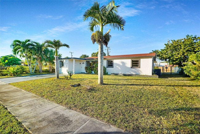 3613 SW 1st St in Fort Lauderdale, FL - Building Photo - Building Photo