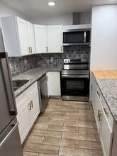 Stacey Bear Apartments in La Vernia, TX - Foto de edificio - Building Photo