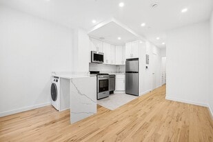 27 W 84th St in New York, NY - Building Photo