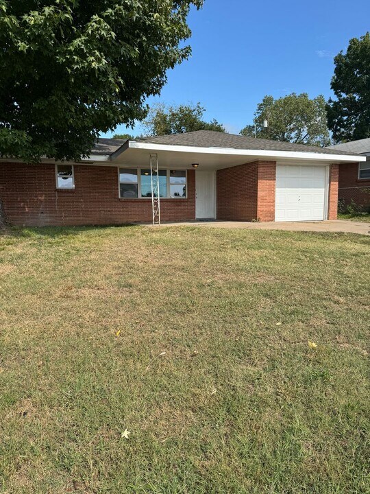 4724 SE Adams Blvd in Bartlesville, OK - Building Photo