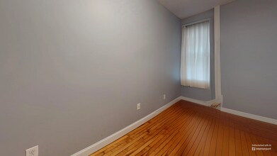 330 1/2 E St, Unit 1 in Boston, MA - Building Photo - Building Photo