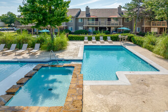 Chardonnay Apartments in Tulsa, OK - Building Photo - Building Photo