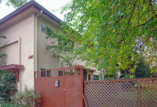 Lanai Apartments in Sacramento, CA - Building Photo - Building Photo