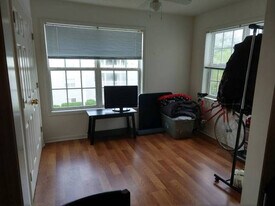 Room in Condo on Pardue Woods Pl in Raleigh, NC - Building Photo