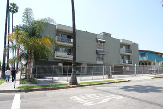 935 S Mariposa Ave in Los Angeles, CA - Building Photo - Building Photo