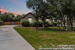 944 Wilderness Oaks in New Braunfels, TX - Foto de edificio - Building Photo
