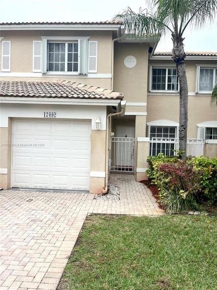 17092 NW 22nd St, Unit E-2419 in Pembroke Pines, FL - Building Photo