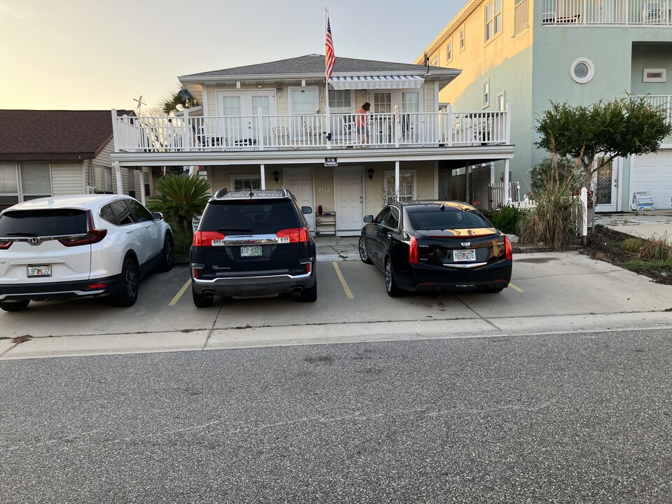127 7th Ave N, Unit 2 in Jacksonville Beach, FL - Building Photo