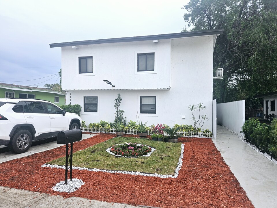 1114 NW 76th St, Unit #1 in Miami, FL - Building Photo