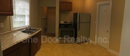 1107 Richmond Rd in Williamsburg, VA - Foto de edificio - Building Photo