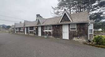1860 Beach Dr in Seaside, OR - Building Photo