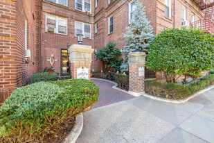 11145 76th Dr in Forest Hills, NY - Building Photo - Building Photo