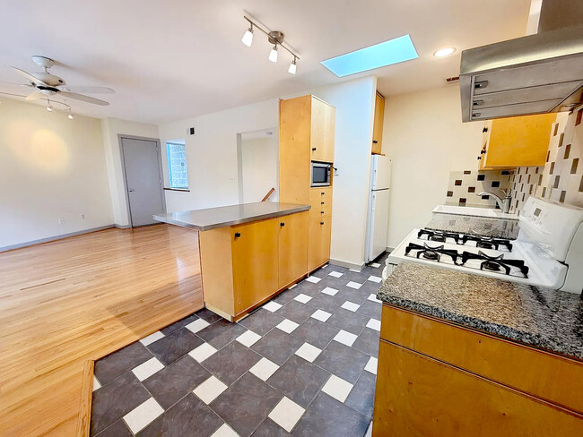 4005 Woodland Ave, Unit B in Philadelphia, PA - Building Photo - Building Photo