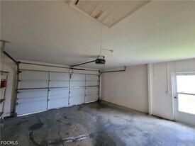 22 NE 13th Ave in Cape Coral, FL - Building Photo