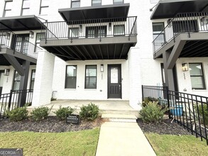 1031 Robert Smalls Wy in Atlanta, GA - Foto de edificio - Building Photo