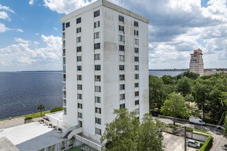 Broadview Towers in Jacksonville, FL - Building Photo - Building Photo