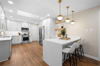 2233 Clairmont Rd in Atlanta, GA - Building Photo - Building Photo