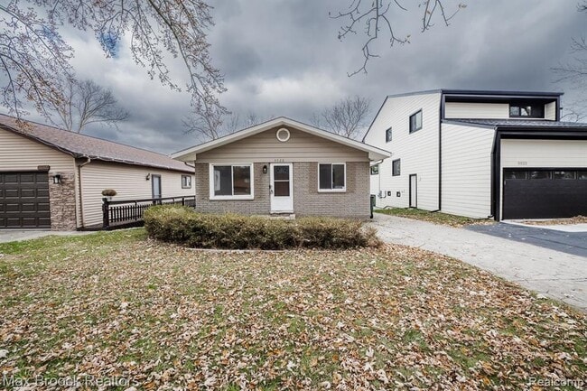 5528 Sunnycrest Dr in West Bloomfield Township, MI - Building Photo - Building Photo