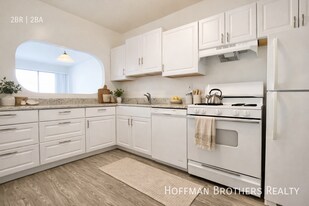 350 N Oakhurst Dr in Beverly Hills, CA - Building Photo
