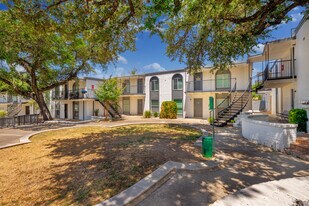 Moxie in Castle Hills, TX - Building Photo