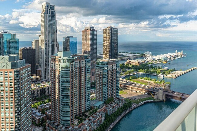 323 E Wacker Dr, Unit 1x1L in Chicago, IL - Foto de edificio - Building Photo
