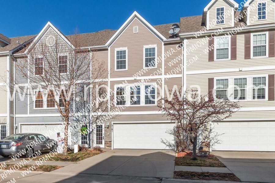 3181 SW Sharmin Ln in Ankeny, IA - Building Photo