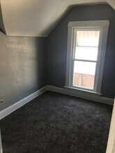 2318 E High St in Davenport, IA - Building Photo - Building Photo