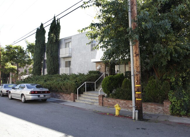 11126 Acama St in North Hollywood, CA - Foto de edificio - Building Photo