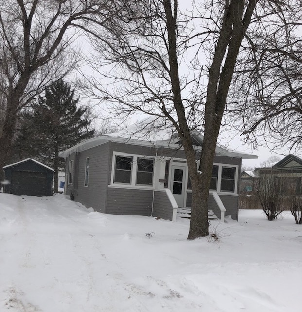 property at 615 N Harth Ave