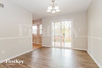 5912 Walnut Creek Cir in Parkville, MO - Building Photo - Building Photo