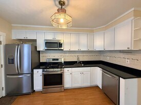 15 Laurel St, Unit 3 in Somerville, MA - Building Photo