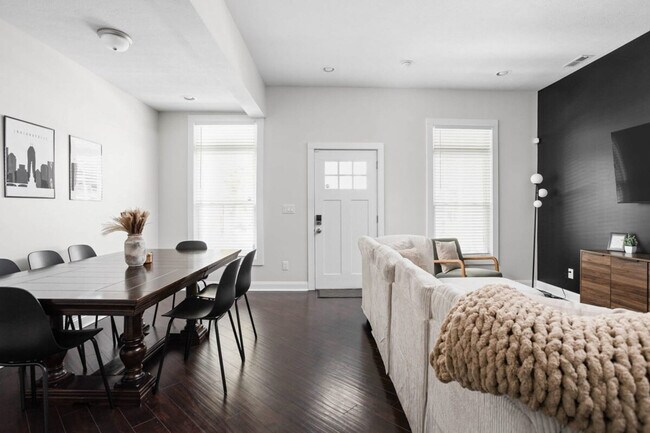 341 Parkway Ave in Indianapolis, IN - Foto de edificio - Building Photo