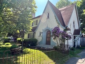 148 Church St in Oak Hill, WV - Building Photo