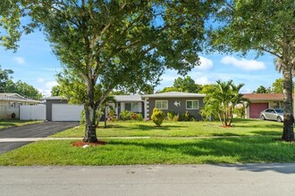 4777 NW 5th St in Plantation, FL - Building Photo - Building Photo