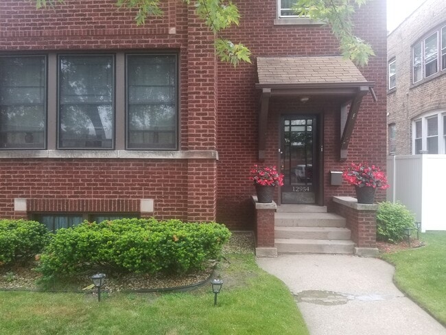 12954 Maple Ave, Unit 2 in Blue Island, IL - Foto de edificio - Building Photo