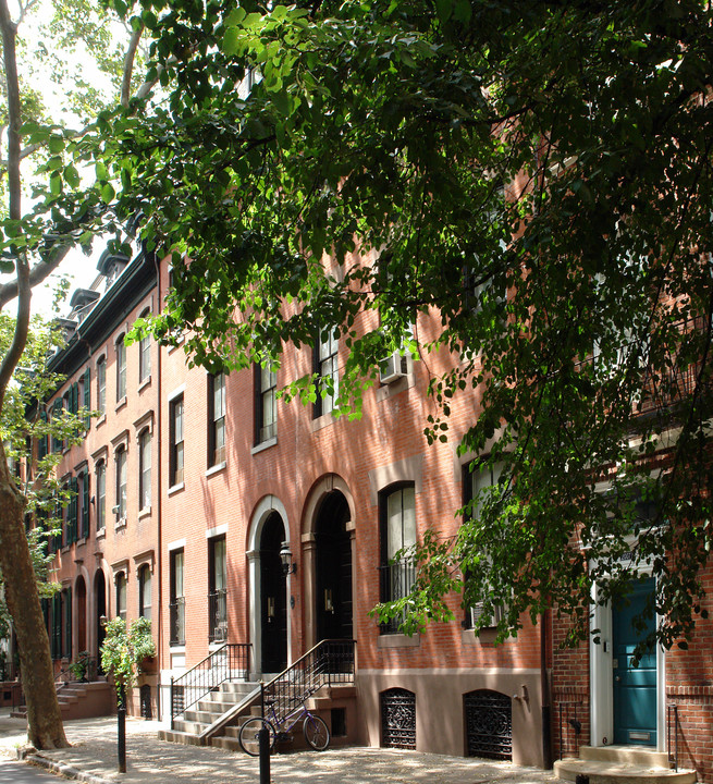 2009-2011 Delancey Pl in Philadelphia, PA - Building Photo