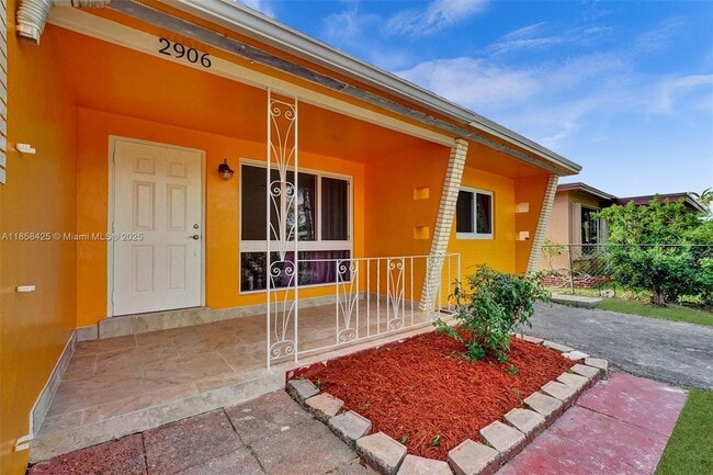2906 Madison St in Hollywood, FL - Building Photo - Building Photo