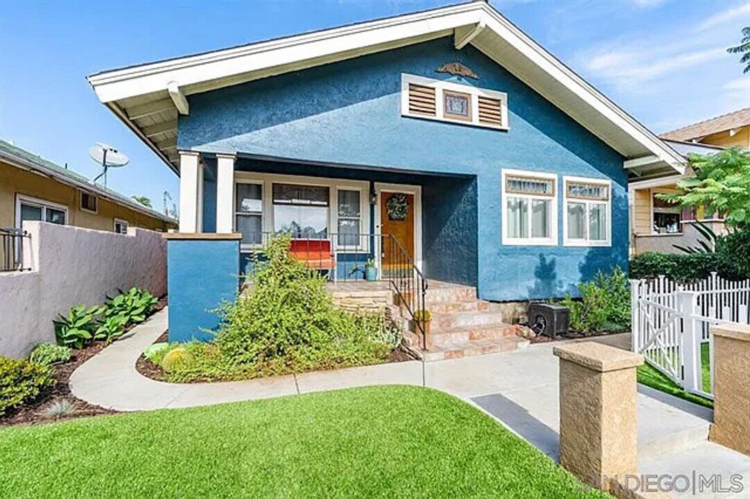 2422 J St in San Diego, CA - Building Photo