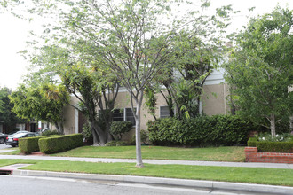 9425 Charleville Blvd in Beverly Hills, CA - Building Photo - Building Photo